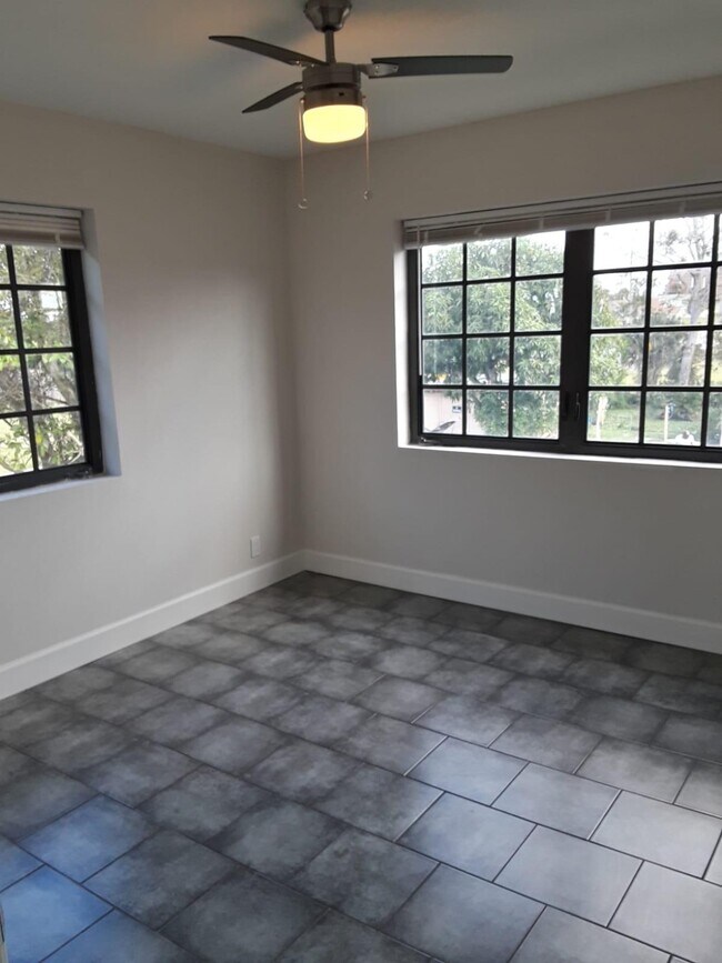 1400 W 28th St-Unit -2 in Riviera Beach, FL - Building Photo - Building Photo