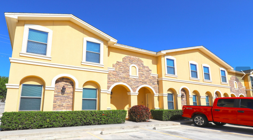 9807 Sterling Loop in Laredo, TX - Foto de edificio
