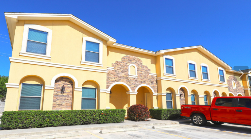 9807 Sterling Loop in Laredo, TX - Building Photo