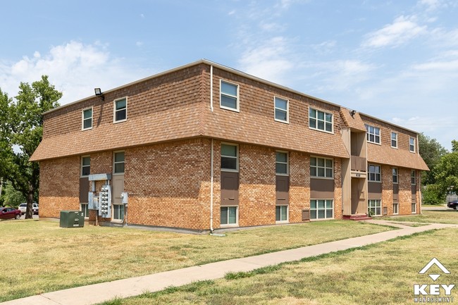 Quail Ridge Apartments in El Dorado, KS - Foto de edificio - Building Photo