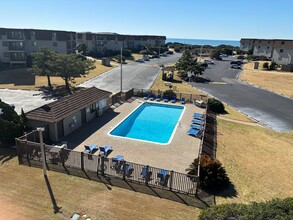 2008 E Fort Macon Rd in Atlantic Beach, NC - Foto de edificio - Building Photo