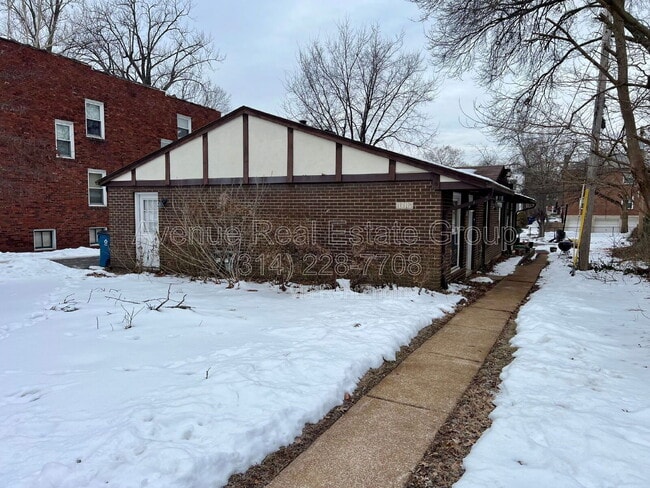 1015 Commodore Dr in Richmond Heights, MO - Building Photo - Building Photo