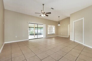 1726 Lk Crst Ave in Brandon, FL - Building Photo
