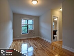 908 W George St, Unit W2 in Chicago, IL - Building Photo - Building Photo