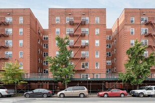 100 Park Terrace West in New York, NY - Building Photo