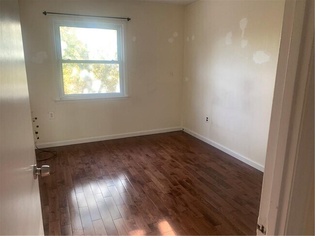 56-47 226th St-Unit -2 in Queens, NY - Building Photo - Building Photo
