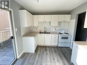 11 Herrell Ave in Barrie, ON - Building Photo - Building Photo