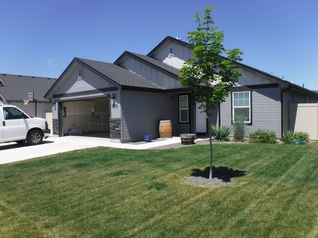 property at 1018 E Brush Creek St