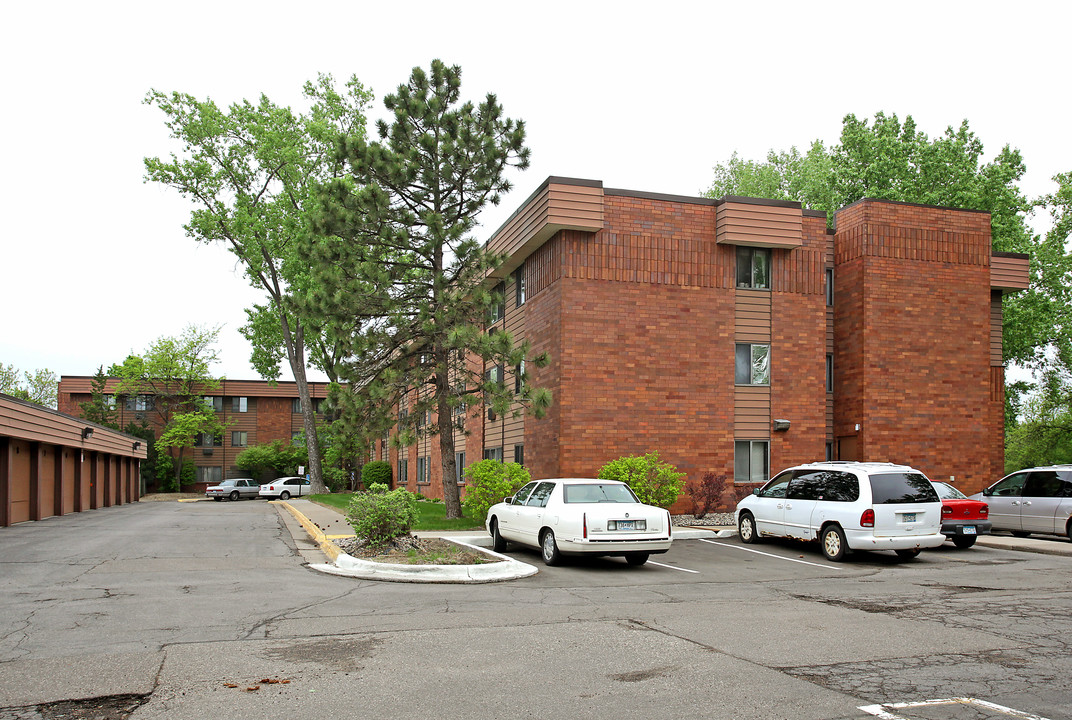 Crossroads of New Brighton in New Brighton, MN - Foto de edificio