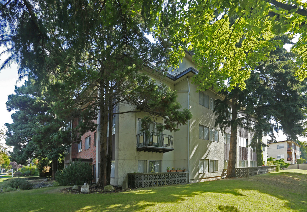 Walnut Court Apartments in Vancouver, BC - Building Photo