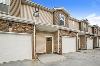 3385 Polly Dr in Clarksville, TN - Foto de edificio - Building Photo