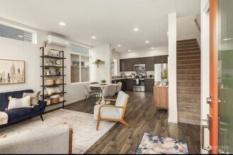 6913 Carleton Ave in Seattle, WA - Building Photo - Building Photo