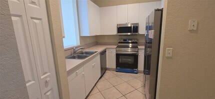 8314 Lagos De Campo Blvd in Tamarac, FL - Building Photo - Building Photo