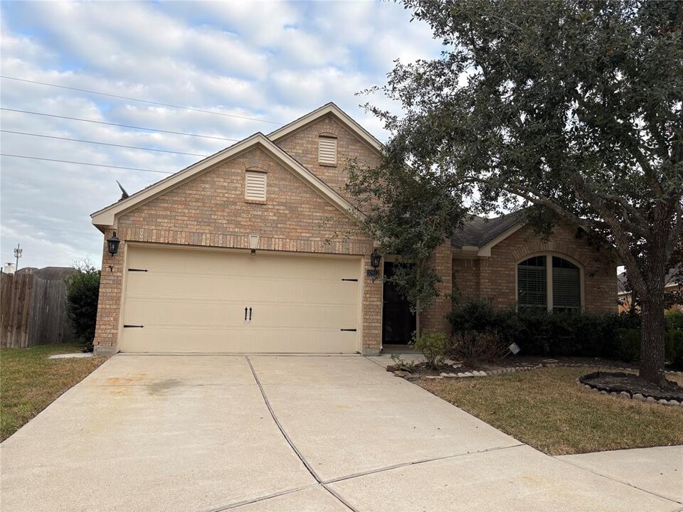 10902 Brighton Gardens Dr in Richmond, TX - Building Photo