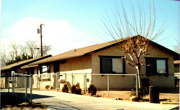 16499 Smoketree St in Hesperia, CA - Building Photo - Building Photo