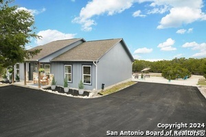 156 Deer Run Pass in Canyon Lake, TX - Building Photo