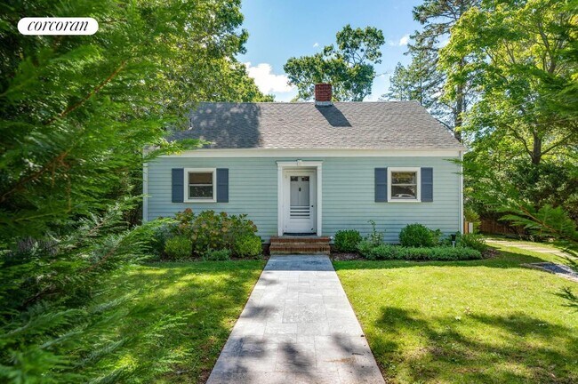property at 40 Missapogue Ct