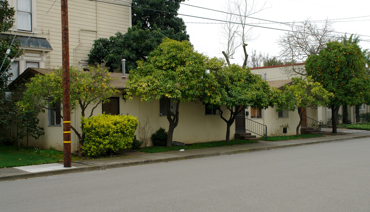 450 Klute St in Santa Rosa, CA - Foto de edificio