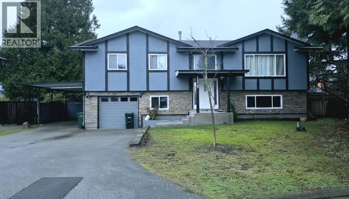 120B 120b Ave in Pitt Meadows, BC - Building Photo