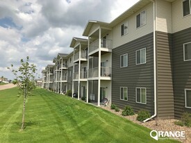1000 S Pheasant Ridge St in Watford City, ND - Building Photo