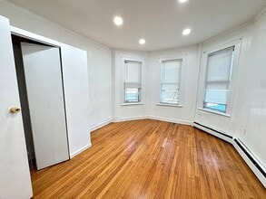 130 Ridge St, Unit 3rd Floor in Newark, NJ - Foto de edificio - Building Photo