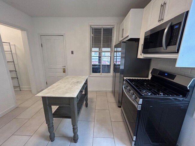 property at 3331 N Whipple St