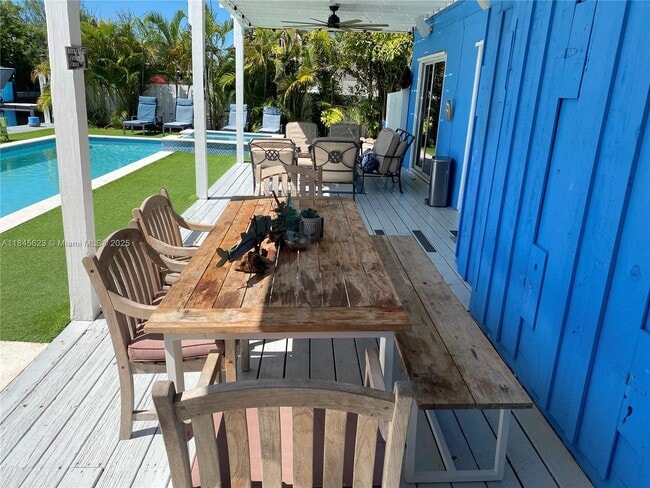 1027 Adams Dr in Key Largo, FL - Building Photo - Building Photo