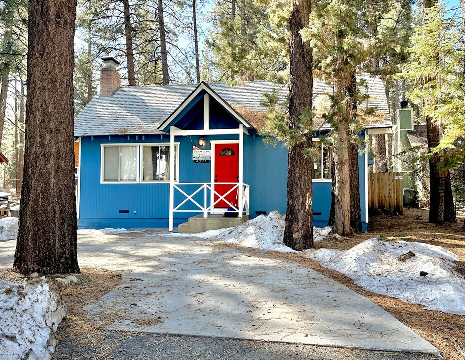 42825 Willow Ave in Big Bear Lake, CA - Building Photo