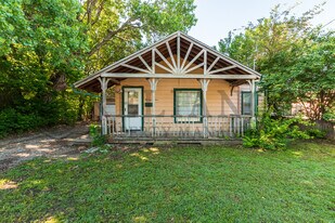 1303 W 33rd St S in Wichita, KS - Building Photo