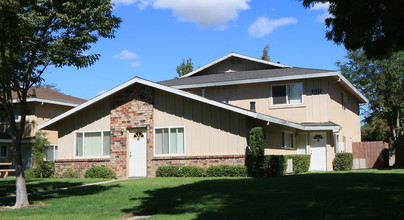 2125 Chrysler Dr in Modesto, CA - Building Photo - Building Photo