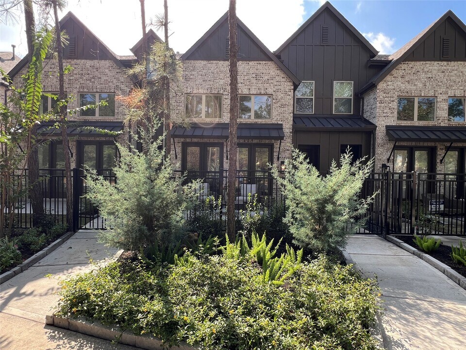 2694 Woodforest Pkwy N in Montgomery, TX - Building Photo