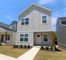 2055 S Florida Way in Fayetteville, AR - Building Photo