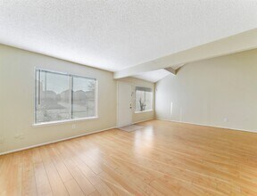 10328 Cook Rd in Houston, TX - Foto de edificio - Building Photo