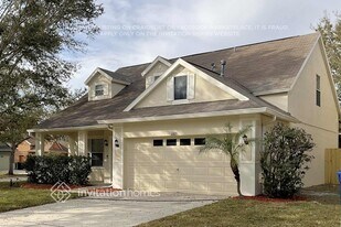 10825 Newbridge Dr in Riverview, FL - Building Photo