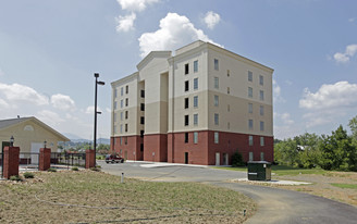River Crossing Condo in Sevierville, TN - Building Photo