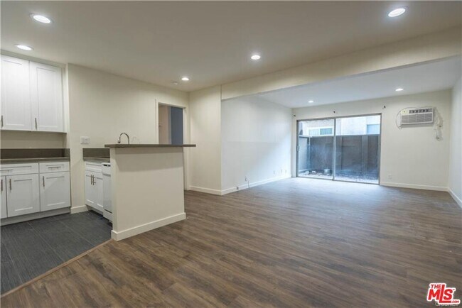 28947 Thousand Oaks Blvd-Unit -112 in Agoura Hills, CA - Building Photo - Building Photo