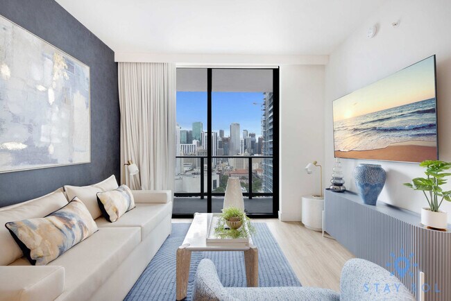 601 NE 1st Ave in Miami, FL - Building Photo - Building Photo