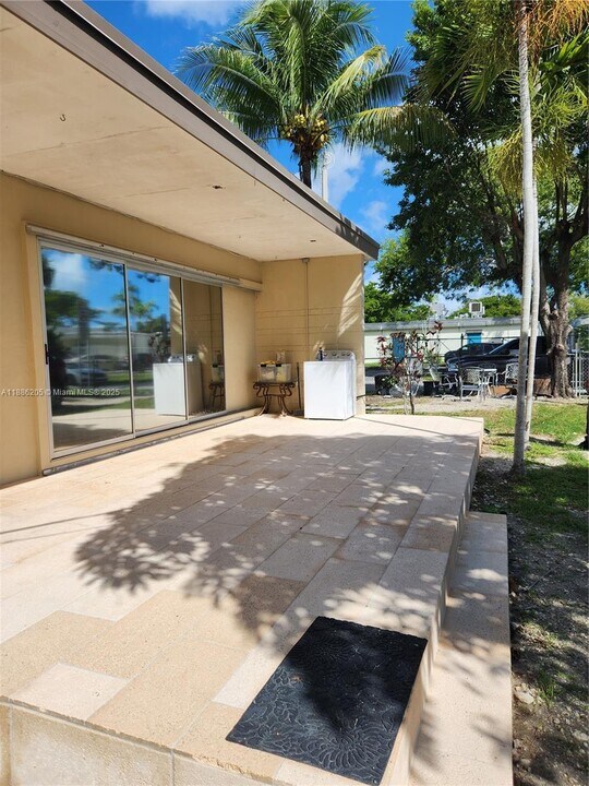 13935 NE 16th Ct in North Miami, FL - Building Photo