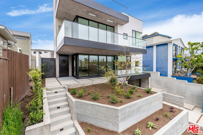 property at 2714 Highland Ave