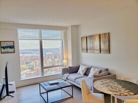 252 South St in New York, NY - Building Photo