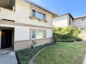 2143 Via Esmarca in Oceanside, CA - Building Photo