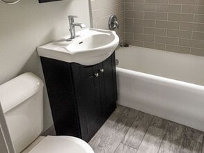 429 W Surf St, Unit 3B in Chicago, IL - Building Photo - Building Photo