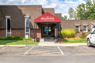 Meadows at Town Center - Newly renovated in Thornton, CO - Foto de edificio - Building Photo