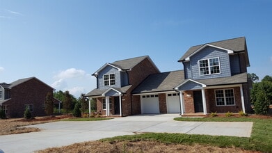 6701 Pine Ridge Dr in Denver, NC - Building Photo - Building Photo