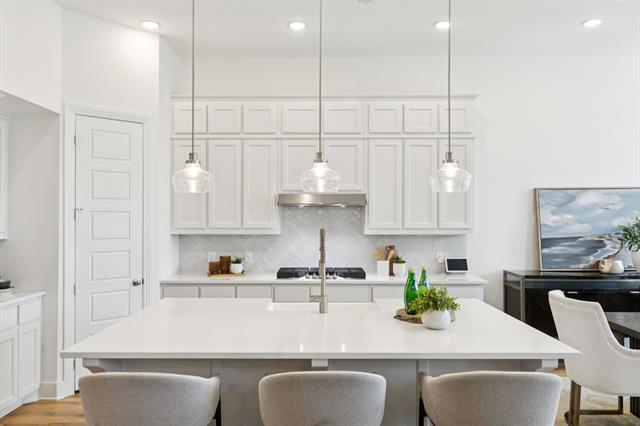 property at 1903 Midhurst Dr