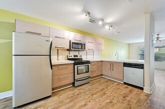 1101 Grove Blvd in Austin, TX - Building Photo - Building Photo