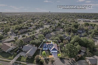 12305 Rustic Manor Ct in Austin, TX - Building Photo - Building Photo