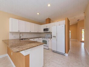 810 7th St SW in Naples, FL - Building Photo - Building Photo