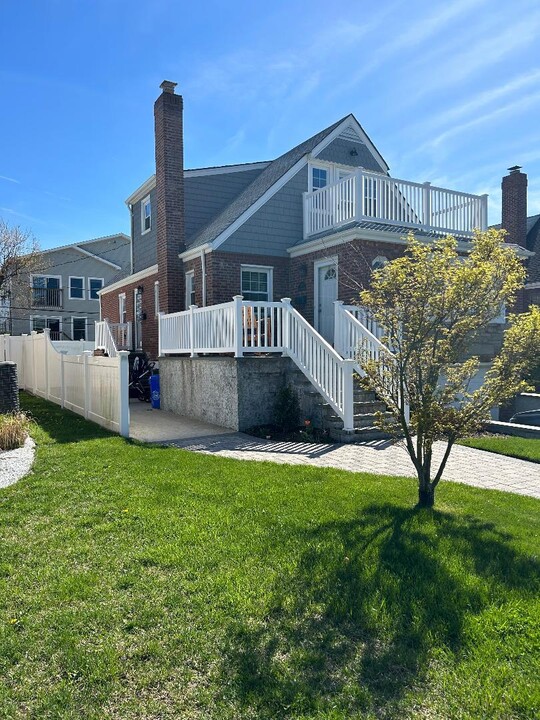 512 W Park Ave in Long Beach, NY - Building Photo