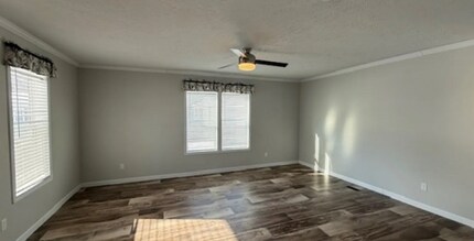 10611 Lyons Ct in Fair Haven, MI - Foto de edificio - Building Photo